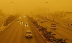 موجة غبار جديدة تندفع فجراً نحو العراق.. وتحذير من تدنٍ للرؤية